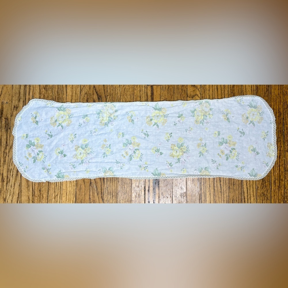 Vintage Yellow Rose Floral Table Runner Lace Trim 39.5 x 13 Inches Cottage Core - Picture 3 of 4
